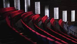 违规减持，血亏近80亿，华谊兄弟押注短剧翻身？