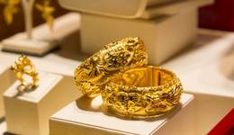 金價跳水至5字頭，金界“愛馬仕”轉(zhuǎn)戰(zhàn)港股IPO，毛利率幾近周大福2倍