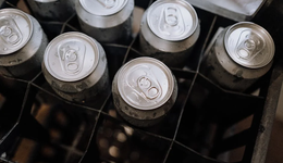 最牛退休女工，靠賣易拉罐，身家上百億