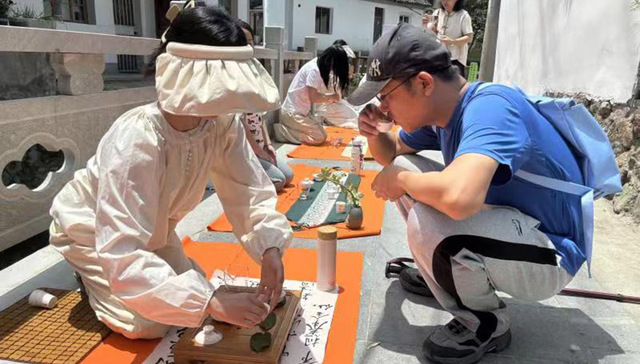 乡野村道变考场 过往游客成考官，这所大学的考试以“茶文化”助力乡村游