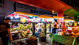 中产的下一个抠门对象：超级水果