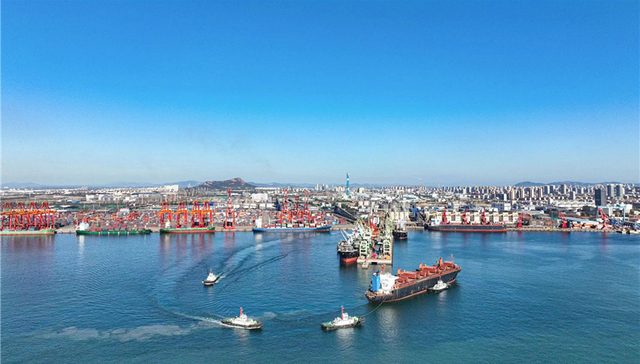 当东方潮涌，山东港口日照港蓬勃前行