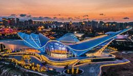 新區(qū)十年，鳳舞六載，一座大劇院點亮西海岸