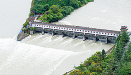 2030m3/s 都江堰渠首迎來近三年最大洪峰過境