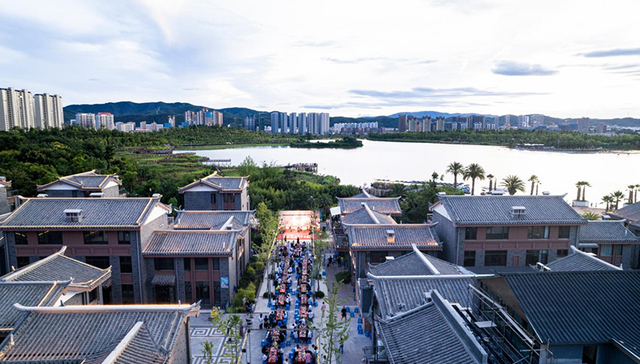 彝海水岸举办清凉夏日龙虾宴，美好开启不负期待