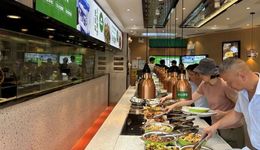 一斤四五十，如同開盲盒，誰能吃得起稱重快餐？