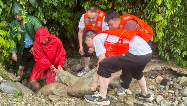 迎战近10年最大洪峰！都江堰灌区青年突击队135人驰援一线护安澜