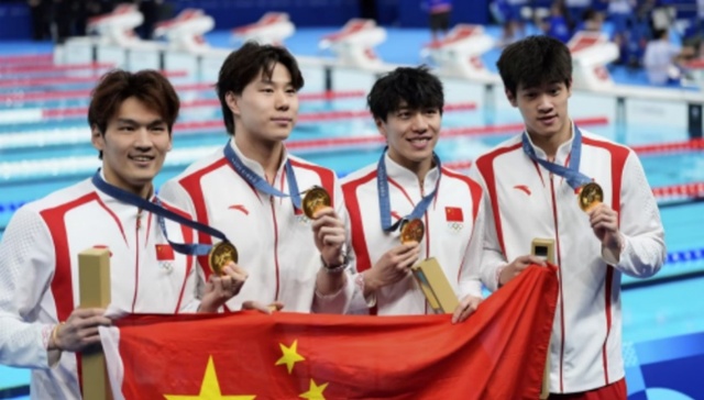 中国健儿载誉而归，体育精神绽放光彩