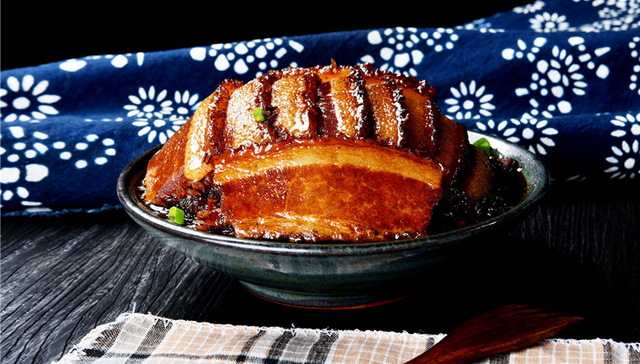 财界观察|“把子肉酸奶”出圈：佳宝乳业这次跨界火了！