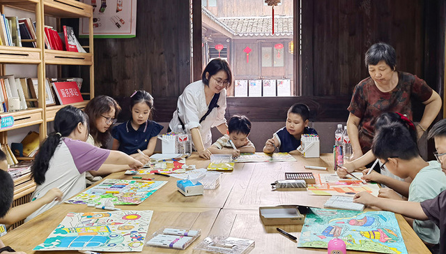 宁波财经学院：高校师生用AI“神笔” 助孩子们畅想未来乡村图景