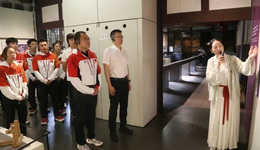 國家攀巖隊(duì)隊(duì)員感受四川眉山魅力