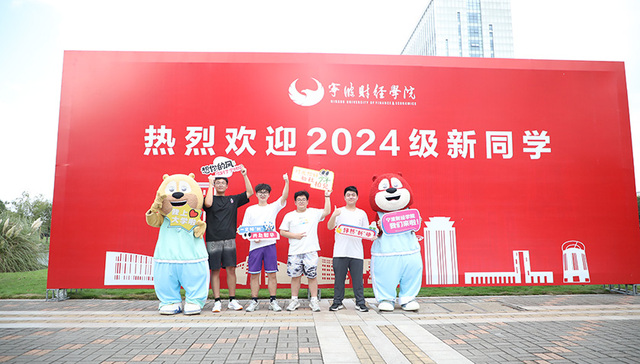 当报到日遇上生日，宁财院给学生送惊喜