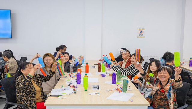 银龄村民“上大学”  这个重阳节当一天“大学生”