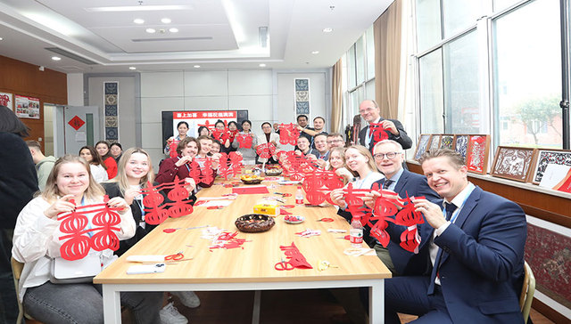 领略传统文化、体验直播带货、感受大港风采，这所高校来了芬兰“新同学”