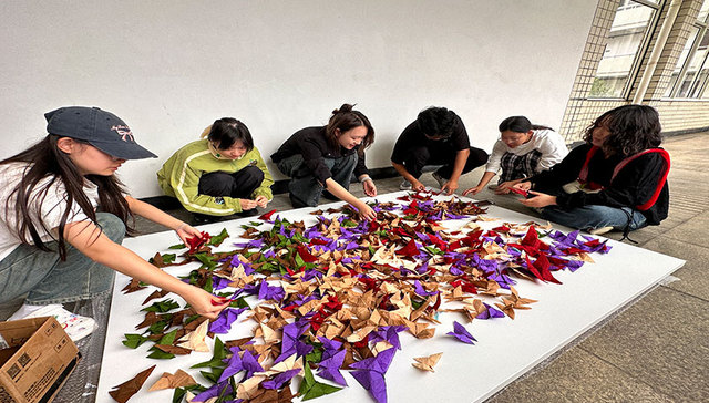 千纸蝶诉梁祝情，宁波一高校师生创新纸艺作品演绎梁祝传奇