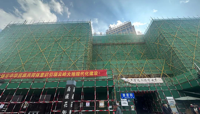 采用“中西合璧”建筑风格，景星花鸟珠宝世界外立面“复古”