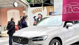 看國際性賽事，逛“成都造”車展