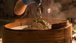 凌晨五点的热闹：年轻人涌向小城早市打卡