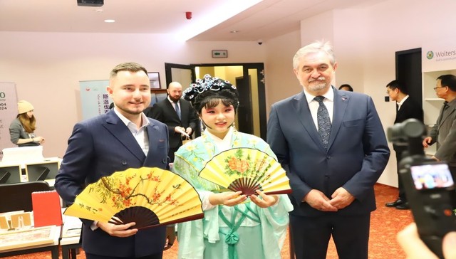 展示中华风采 感受东方魅力｜宁波一高校把中国文化集市摆到斯洛伐克