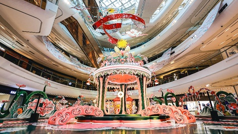 「灵蛇花园」绽放浦东，陆家嘴中心六周年开启文化生活新年新气象