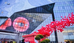 合肥銀泰in77悅?cè)粏⒛?，打開湖畔潮in生活