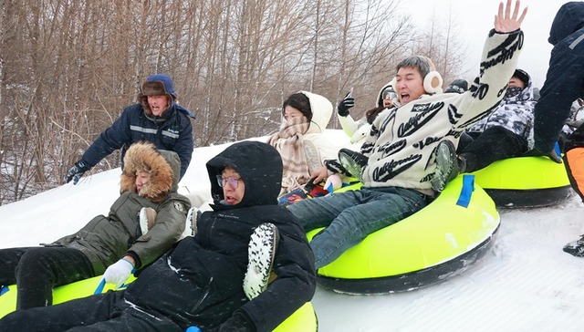威虎山雪村开园迎客，提供“吃、住、行、游、购、娱”一站式服务