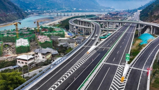 38个、3744公里高速公路项目（路段）在建 大道兴川新期待