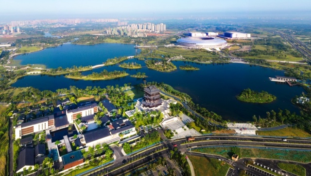 围绕“前沿”与“主力”、聚焦“流量+质量”，龙泉驿多向输出园区力量