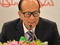 拋棄“現(xiàn)金?！保坷罴握\拋售和黃醫(yī)藥背后，靠資本運作補充“彈藥”