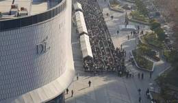 搶購年貨的人擠爆胖東來，有代購團(tuán)日賺6位數(shù)