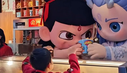 春節(jié)檔大賣開局：品牌商扎堆電影IP，《哪吒2》周邊二手翻倍