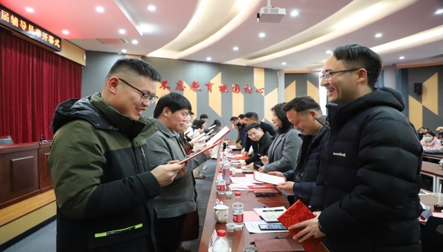 “太乙真人式”带徒 宁波这所高校辅导员集体拜师