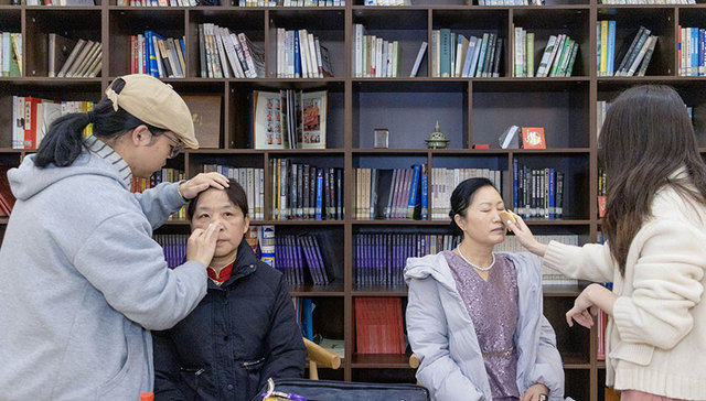 宁波一高校“爆改”校工阿姨，“妆点”平凡岗位