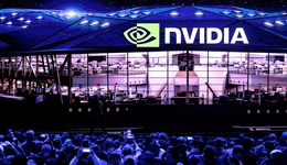 英伟达的“算力信仰”保卫战
