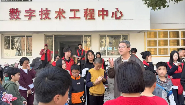 “科技新苗”进高校，宁波财经学院为小学生打开AI世界“魔法盒”