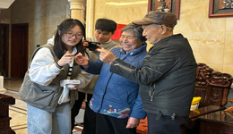 00后大學生用鏡頭為金婚老人打撈美好“舊時光”