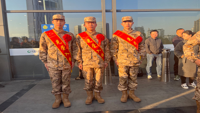 淬炼青春志 携笔从戎时——宁波财经学院12名学子奔赴军营 创下特殊兵种输送新纪录