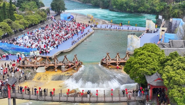 2025都江堰放水节盛大启幕