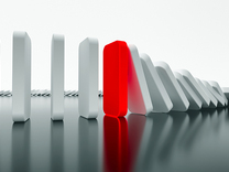 400亿，“女版乔布斯”宣布破产