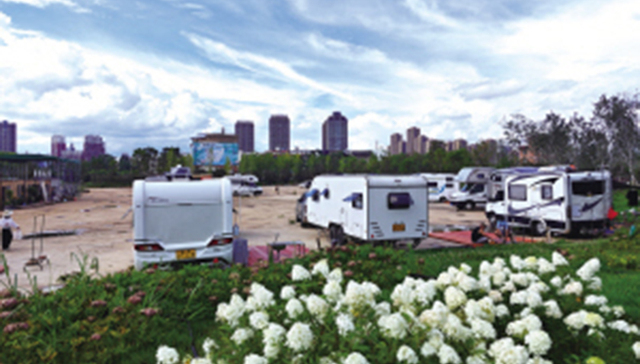 全国至少有3万辆房车，每年冬天在云南旅居