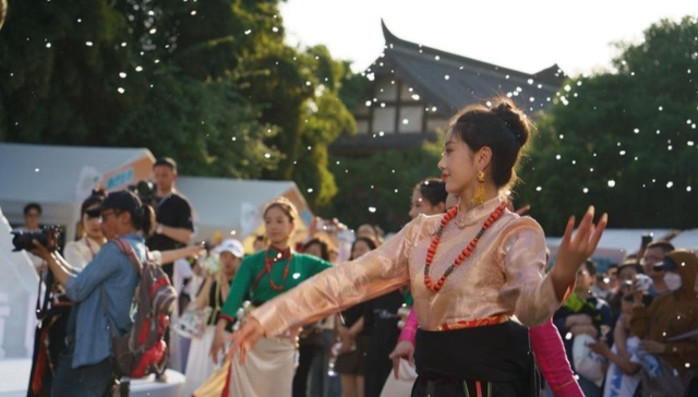 “蜀山之王·千面贡嘎”户外推介活动在成都宽窄巷子盛大启幕