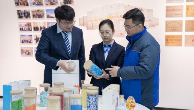 一抹“金”点亮“蓝”经济：邮储银行青岛分行深度助力聚大洋发展