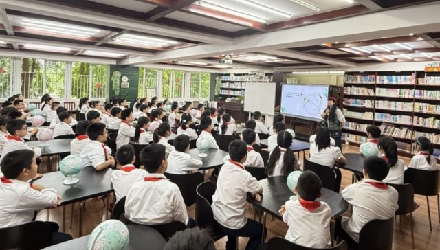 成都开展“世界地球日”垃圾分类系列实践活动