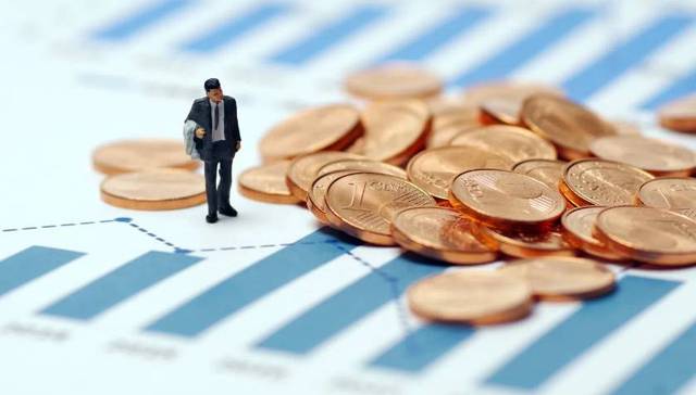 阔别建行19年，49岁信托老将回归银行业，渝农商行“空降”新董事长