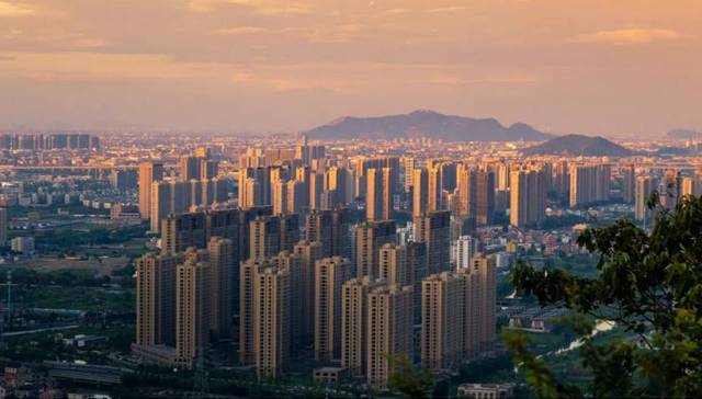 杭州买家赶限价“末班车”，中产盯上千万级楼盘