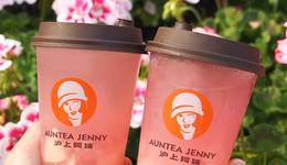 沪上阿姨上市首日股价冲高至172.8港元，70后创始人赢麻了