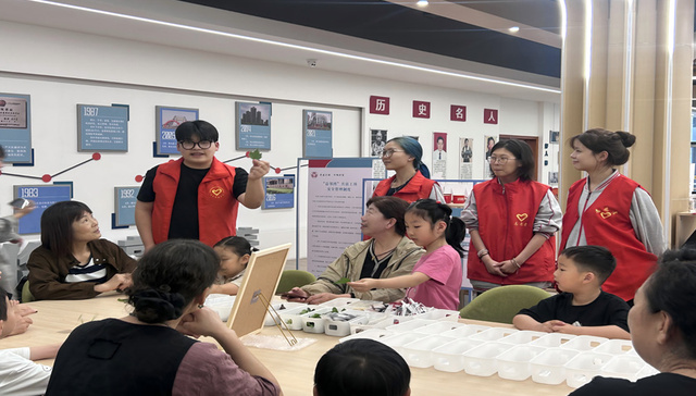 “老青小”三代共享美好生活——宁波高校创新打造代际协作新范式