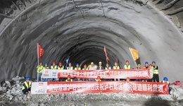 瀘石高速雙隧貫通！2025年通車段建設(shè)提速