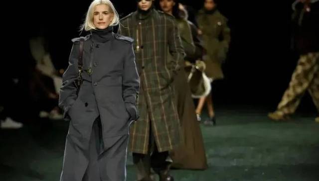 TOPBRAND | 美团进军巴西；铜师傅冲刺港交所；李子园拟进军奶粉市场； Burberry将裁员