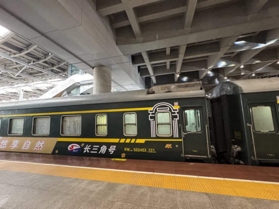 宁波启程，一路“躺”游！长三角援疆银发旅游专列首发